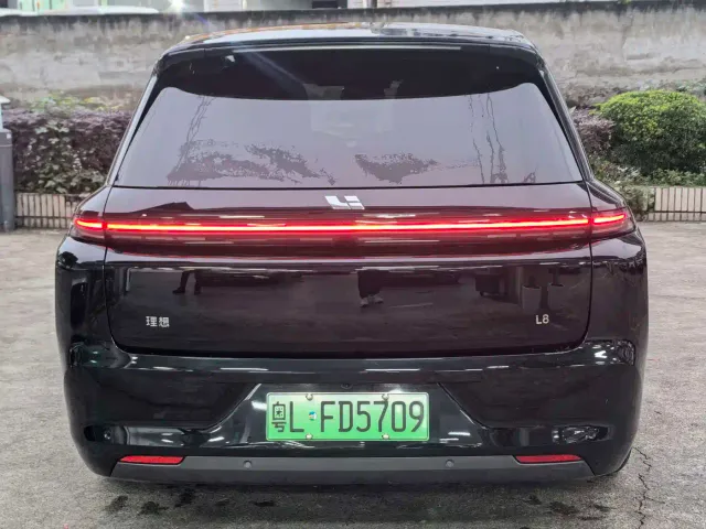Li Auto L8 — Фото автомобиля 3