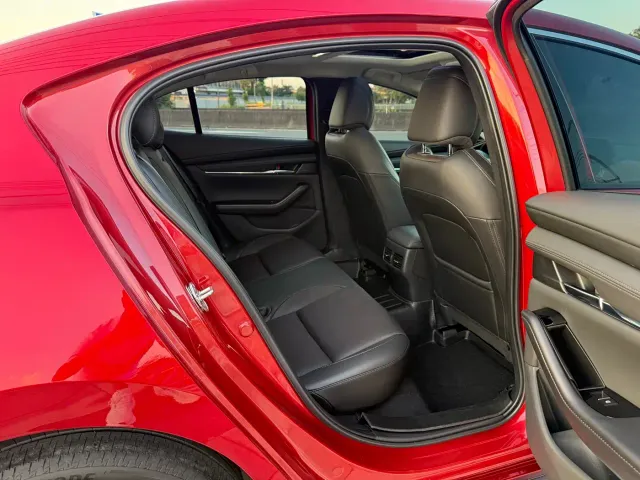 Mazda Axela — Фото автомобиля 16