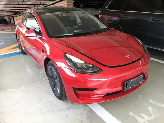 Tesla Model 3 — Фото автомобиля 3