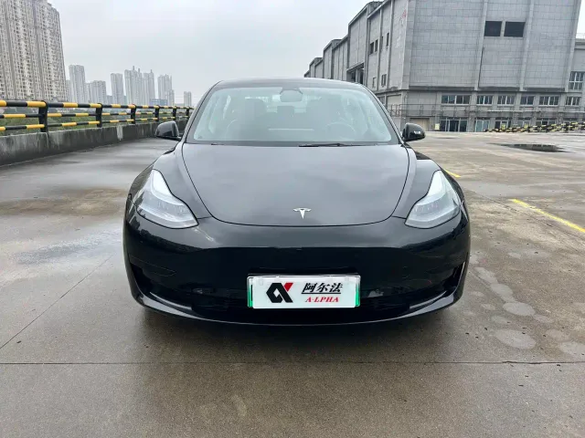 Tesla Model 3 — Фото автомобиля 2