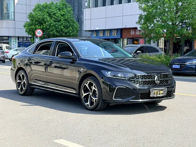 Volkswagen Passat — Фото автомобиля 3