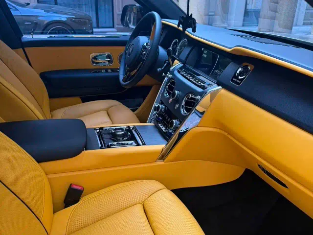 Rolls-Royce Cullinan — Фото автомобиля 2