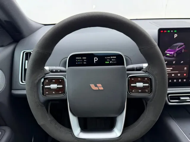 Li Auto L9 — Фото автомобиля 12