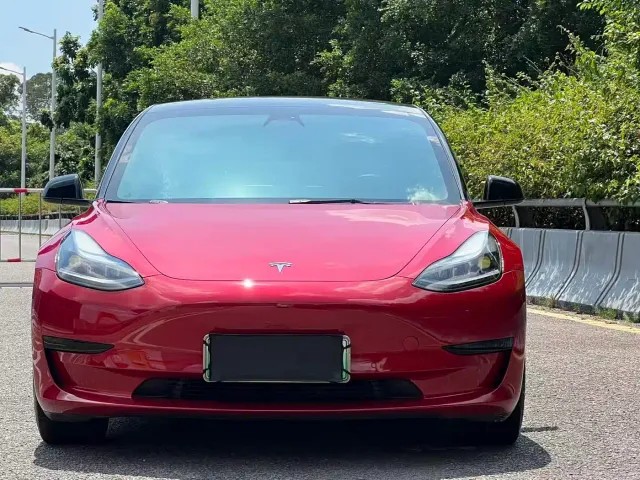 Tesla Model 3 — Фото автомобиля 2