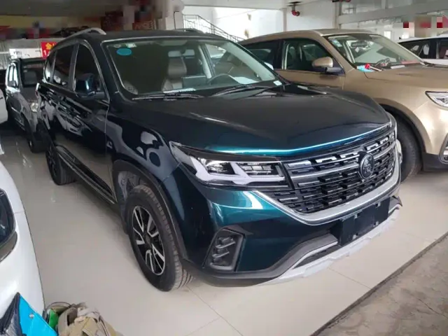 Forthing T5 — Фото автомобиля 3