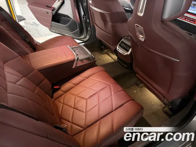 BMW 7 Series G70 — Фото автомобиля 13
