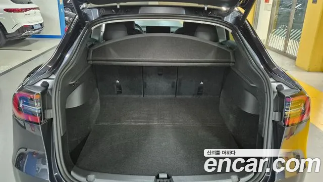 Tesla Model Y — Фото автомобиля 15
