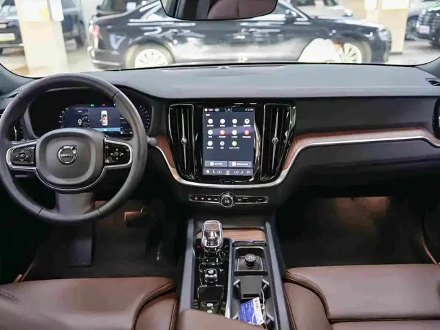 Volvo S60 — Фото автомобиля 7