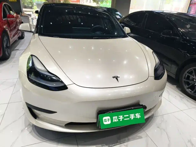 Tesla Model 3 — Фото автомобиля 2