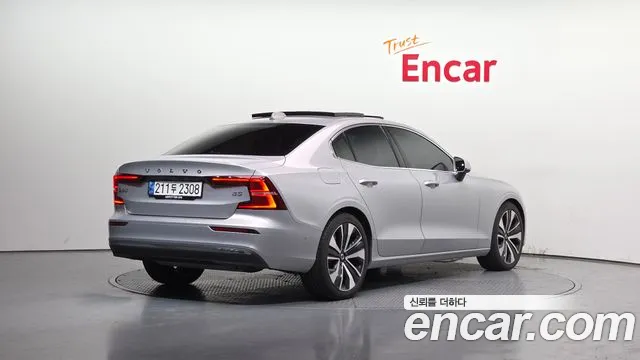 Вольво S60 S60 третьего поколения B5 Ultimate Bright — Фото автомобиля 2