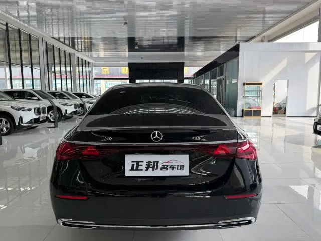 Mercedes-Benz E-Class — Фото автомобиля 4