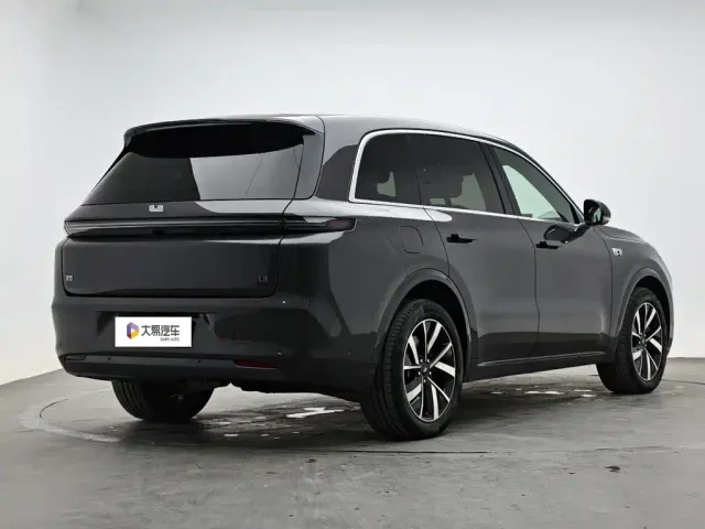 Li Auto L8 — Фото автомобиля 3