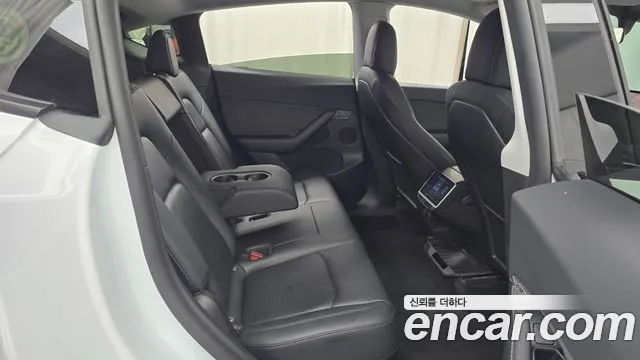 Tesla Model Y — Фото автомобиля 11
