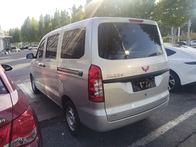 Wuling Hongguang V — Фото автомобиля 4