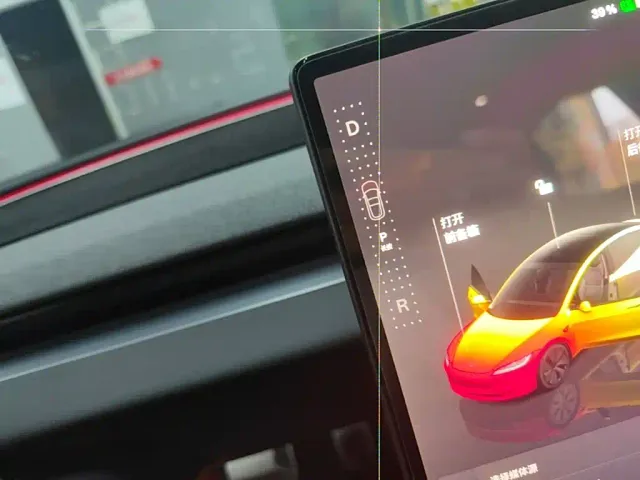 Tesla Model 3 — Фото автомобиля 13