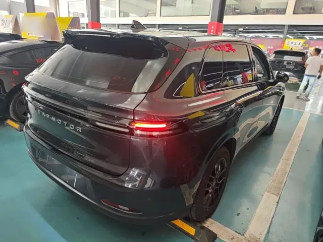 Leapmotor C10 — Фото автомобиля 6