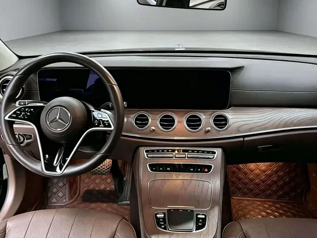 Mercedes-Benz E-Class — Фото автомобиля 5