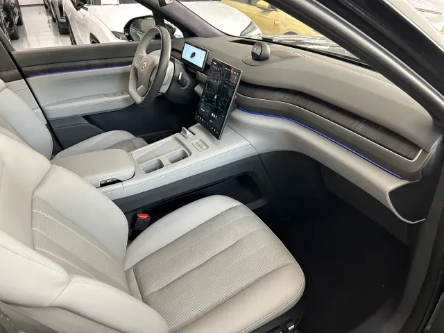 Nio ES8 — Фото автомобиля 4