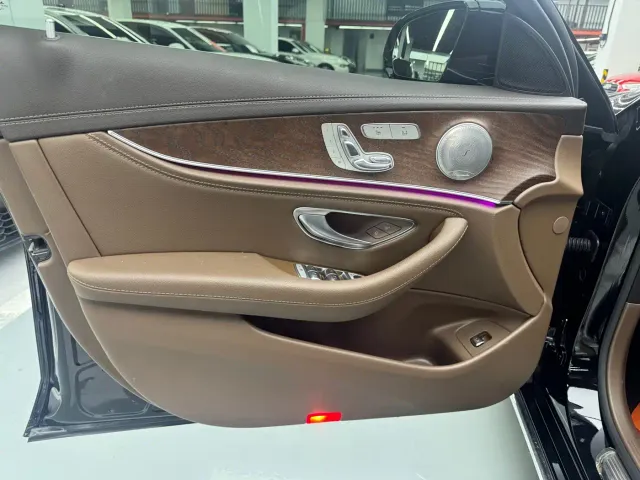Mercedes-Benz E-Class — Фото автомобиля 7