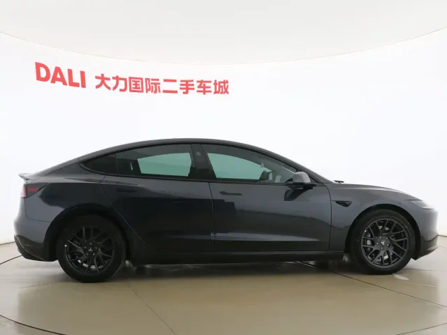 Tesla Model 3 — Фото автомобиля 13