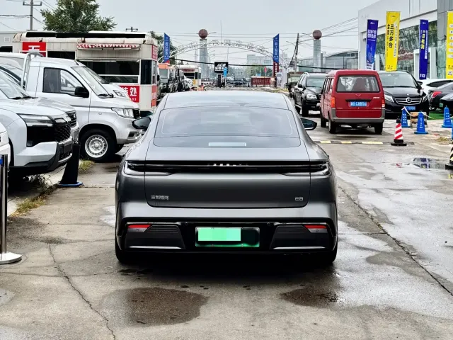Geely Galaxy E8 — Фото автомобиля 3