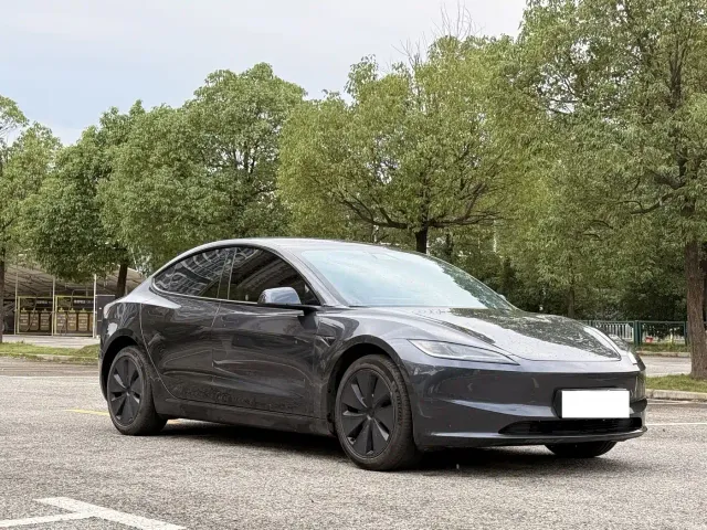 Tesla Model 3 — Фото автомобиля 3