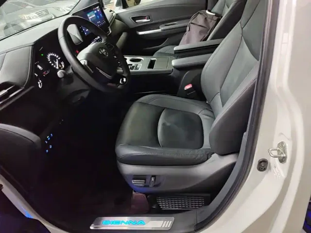 Toyota Sienna — Фото автомобиля 14