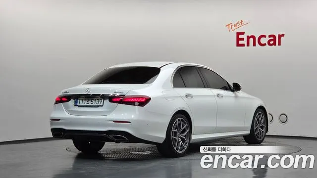 Mercedes-Benz E-Class — Фото автомобиля 2