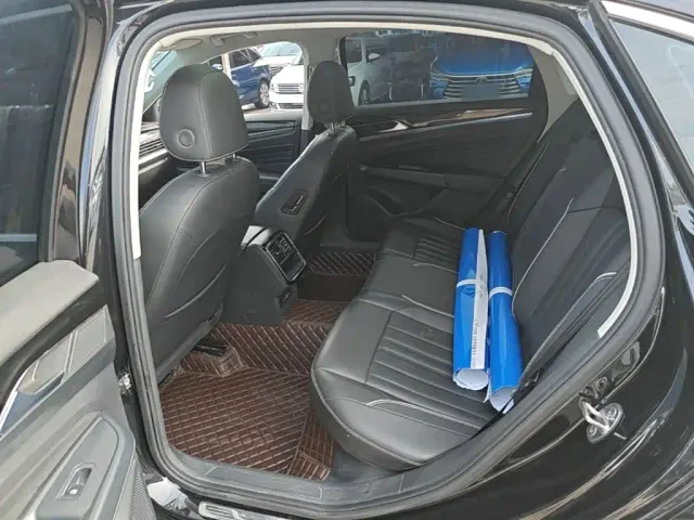 Volkswagen Passat — Фото автомобиля 16