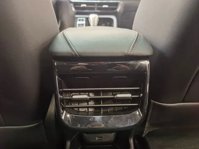 Roewe i5 — Фото автомобиля 12