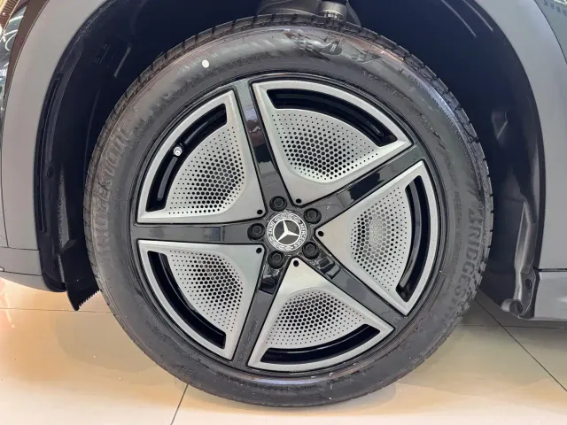 Mercedes-Benz EQE SUV — Фото автомобиля 9