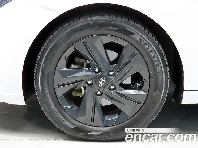 Hyundai Avante CN7 — Фото автомобиля 5