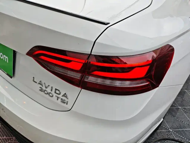 Volkswagen Lavida — Фото автомобиля 7