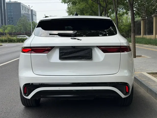 Jaguar F-Pace — Фото автомобиля 4