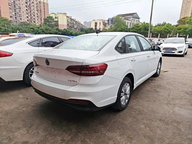 Volkswagen Lavida — Фото автомобиля 6