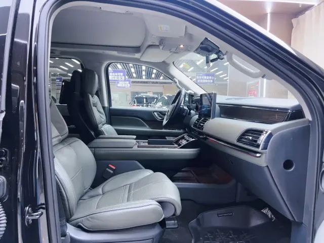 Lincoln Navigator — Фото автомобиля 5