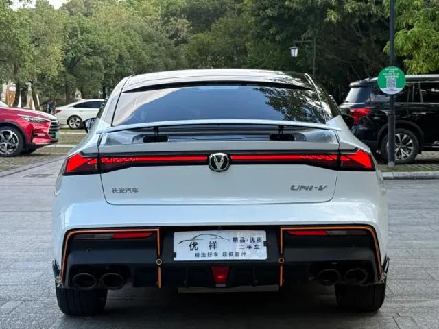 Changan UNI-V — Фото автомобиля 12