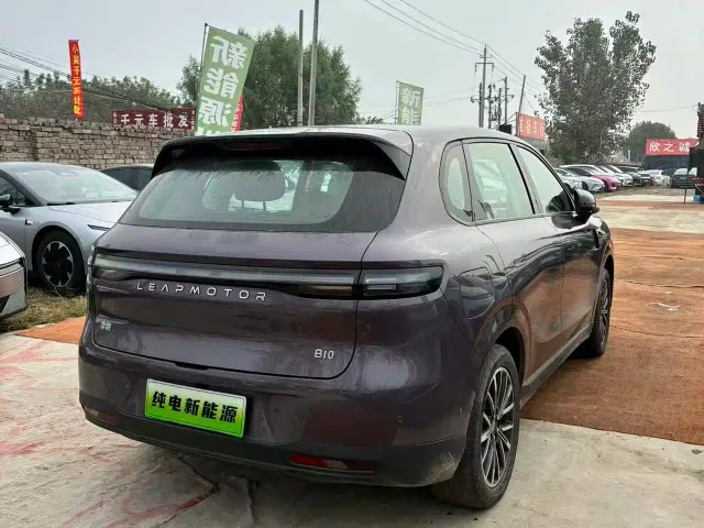 Leapmotor B10 — Фото автомобиля 8