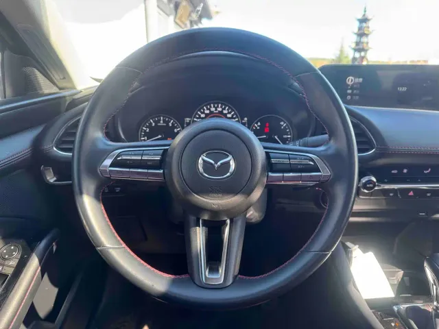 Mazda Axela — Фото автомобиля 15