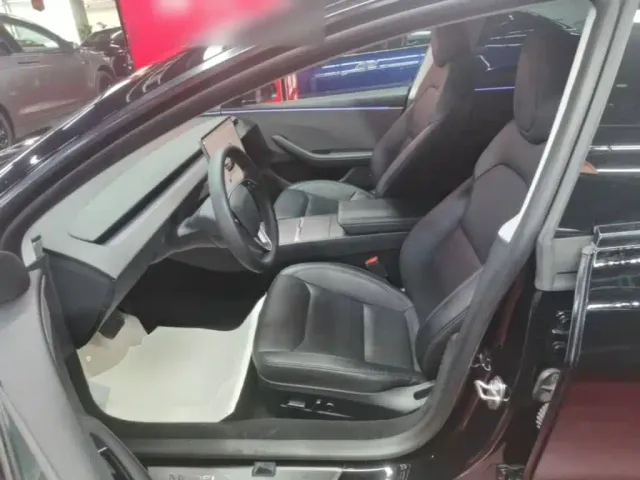 Tesla Model 3 — Фото автомобиля 14
