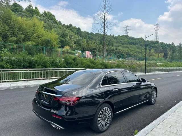 Mercedes-Benz E-Class — Фото автомобиля 6