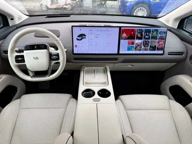 Li Auto i8 — Фото автомобиля 8