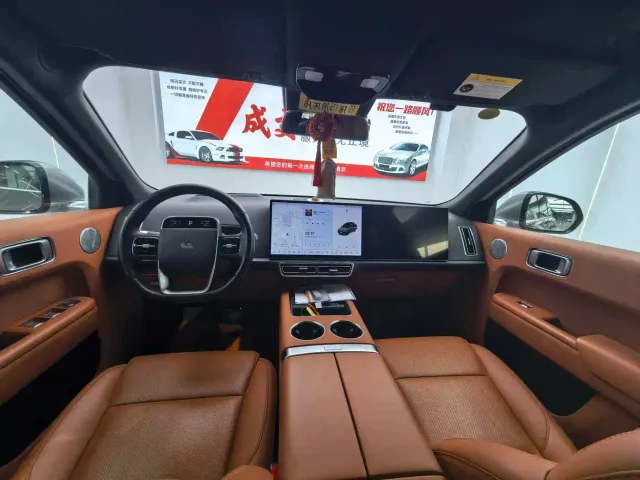 Li Auto L8 — Фото автомобиля 10