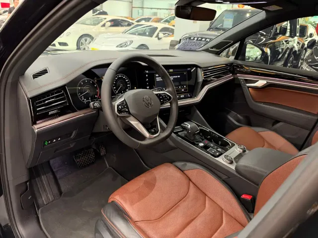 Volkswagen Touareg — Фото автомобиля 4