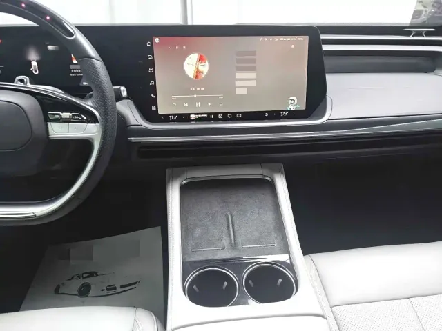 Xpeng P7 — Фото автомобиля 6