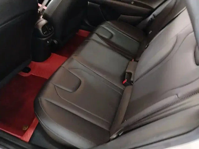 Hyundai Elantra — Фото автомобиля 16