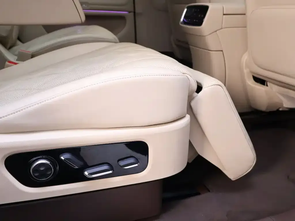 AITO Wenjie AITO M9 2024 Pure Electric Ultra 100kWh 6-Seater — Фото автомобиля 26