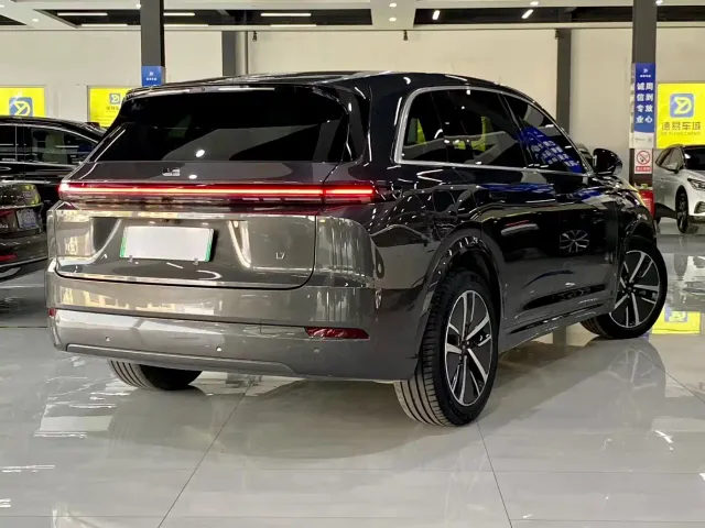 Li Auto L7 — Фото автомобиля 10