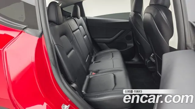 Tesla Model Y — Фото автомобиля 12
