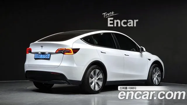 Tesla Model Y — Фото автомобиля 2